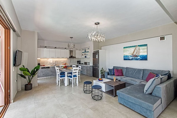 Foto van Villa Maroulas met bubbelbad - Vakantiehuis in Maroulas - LivingRoom
