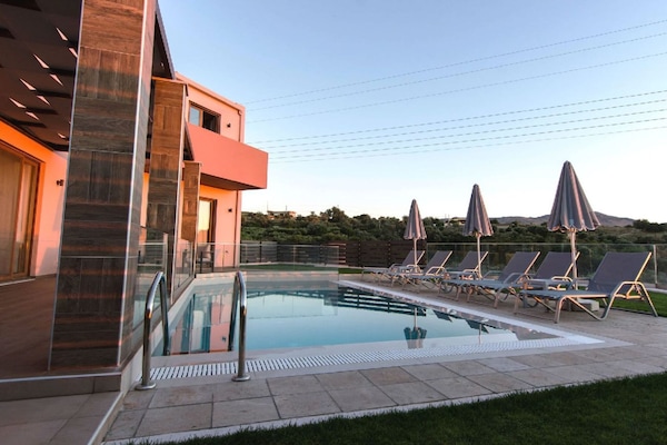 Foto van Villa Maroulas met bubbelbad - Vakantiehuis in Maroulas - PoolOfHouse