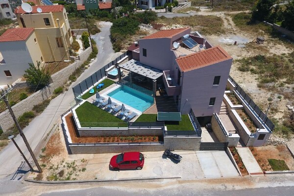 Foto van Villa Maroulas met bubbelbad - Vakantiehuis in Maroulas - ExteriorSummer