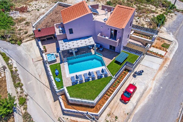 Foto van Villa Maroulas met bubbelbad - Vakantiehuis in Maroulas - ExteriorSummer