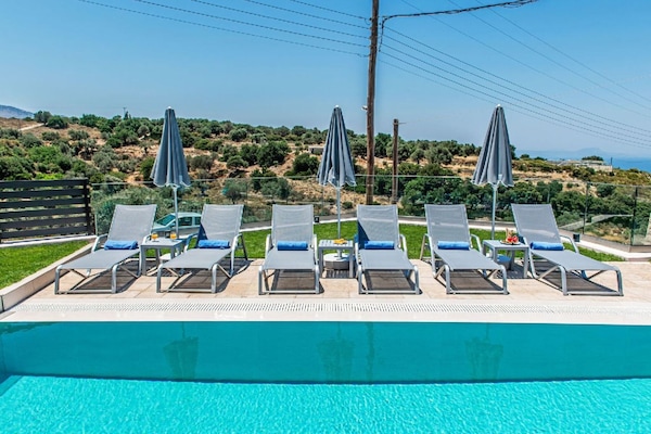 Foto van Villa Maroulas met bubbelbad - Vakantiehuis in Maroulas - PoolOfHouse