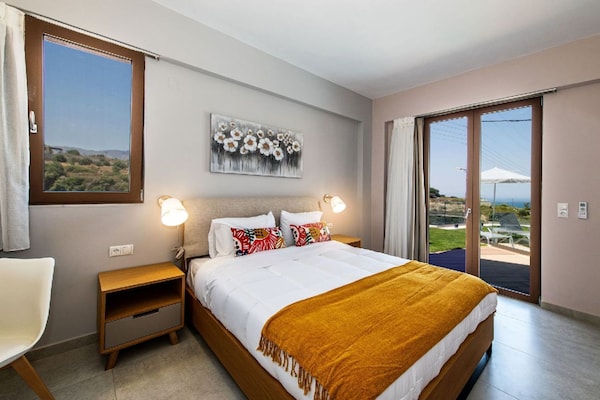 Foto van Villa Maroulas met bubbelbad - Vakantiehuis in Maroulas - BedRoom