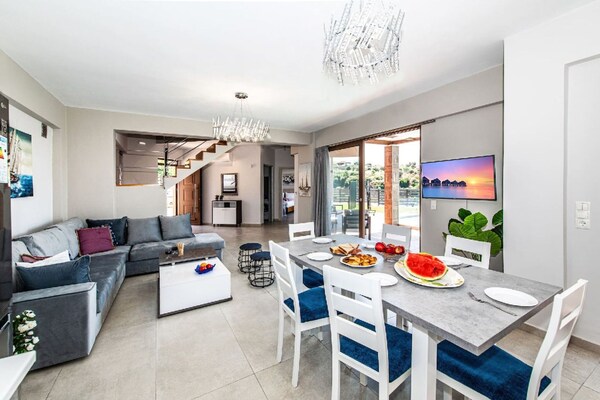 Foto van Villa Maroulas met bubbelbad - Vakantiehuis in Maroulas - DiningRoom