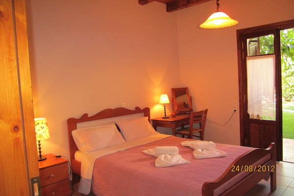 Foto van Villa in Prines met Uitzicht op Witte Bergen - Vakantiehuis in Prinès, Rhethymno - BedRoom