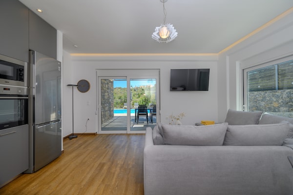 Foto van villa in Agia Triada heeft 2 slaapkamers - Vakantiehuis in Agia Triada - LivingRoom