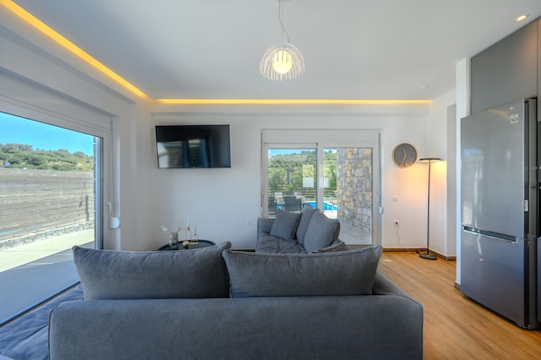 Foto van villa in Agia Triada heeft 2 slaapkamers - Vakantiehuis in Agia Triada - LivingRoom