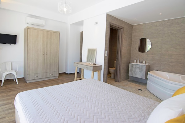 Foto van villa in Agia Triada heeft 2 slaapkamers - Vakantiehuis in Agia Triada - BedRoom
