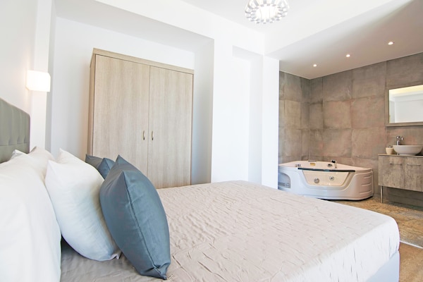 Foto van villa in Agia Triada heeft 2 slaapkamers - Vakantiehuis in Agia Triada - BedRoom
