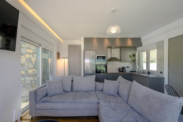 Foto van villa in Agia Triada heeft 2 slaapkamers - Vakantiehuis in Agia Triada - LivingRoom
