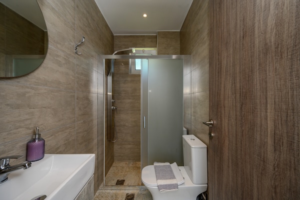 Foto van villa in Agia Triada heeft 2 slaapkamers - Vakantiehuis in Agia Triada - BathRoom