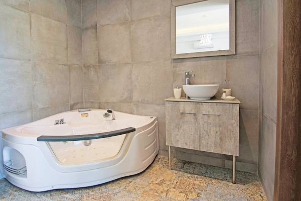 Foto van villa in Agia Triada heeft 2 slaapkamers - Vakantiehuis in Agia Triada - BathRoom