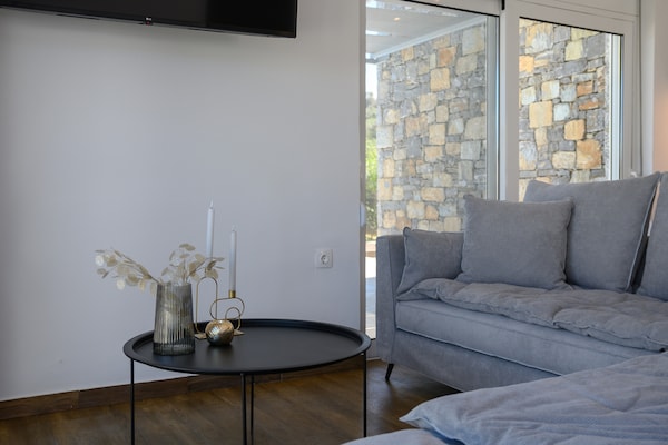 Foto van villa in Agia Triada heeft 2 slaapkamers - Vakantiehuis in Agia Triada - LivingRoom