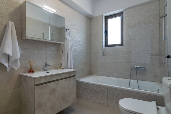 Foto van Villa met 4 slaapkamers in Adele - Vakantiehuis in Adele - BathRoom