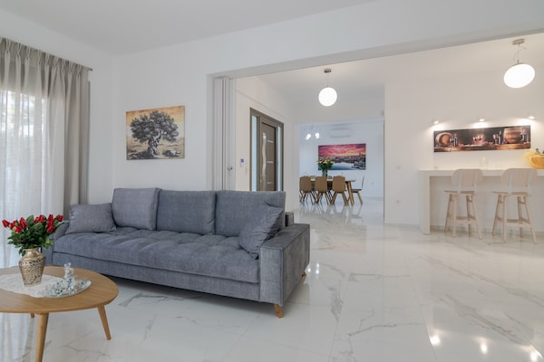Foto van Villa met 4 slaapkamers in Adele - Vakantiehuis in Adele - LivingRoom
