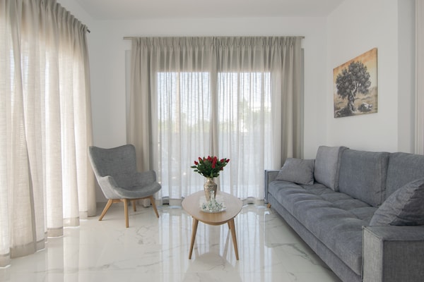 Foto van Villa met 4 slaapkamers in Adele - Vakantiehuis in Adele - LivingRoom