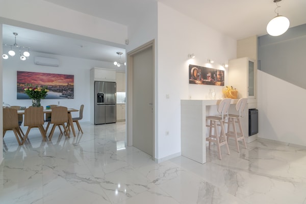 Foto van Villa met 4 slaapkamers in Adele - Vakantiehuis in Adele - LivingRoom