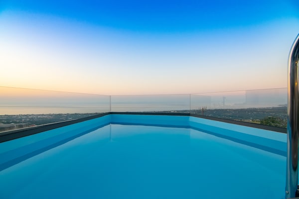 Foto van Villa met 3 slaapkamers in Maroulas - Vakantiehuis in Maroulas - PoolOfHouse