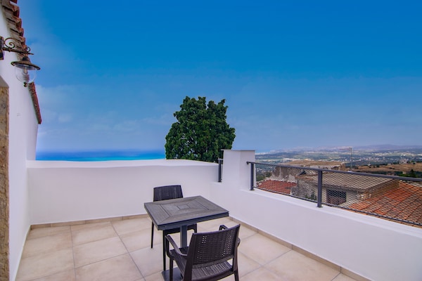 Foto van Villa met 3 slaapkamers in Maroulas - Vakantiehuis in Maroulas - TerraceBalcony