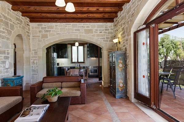 Foto van Villa in Adelianos Kampos - Vakantiehuis in Adelianos Kampos - LivingRoom