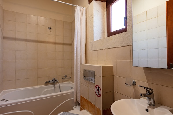 Foto van Villa in Adelianos Kampos - Vakantiehuis in Adelianos Kampos - BathRoom