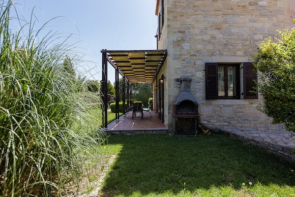 Foto van Villa in Adelianos Kampos - Vakantiehuis in Adelianos Kampos - ExteriorSummer