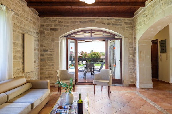 Foto van Villa in Adelianos Kampos - Vakantiehuis in Adelianos Kampos - LivingRoom