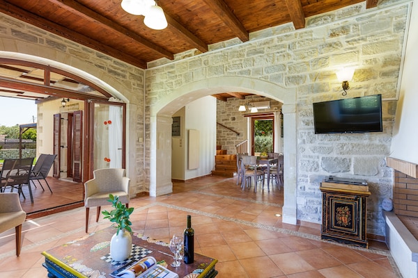 Foto van Villa in Adelianos Kampos - Vakantiehuis in Adelianos Kampos - LivingRoom
