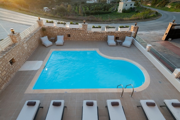 Foto van Luxe vakantiehuis in Nea Magnisia - Vakantiehuis in Nea Magnisia - PoolOfHouse