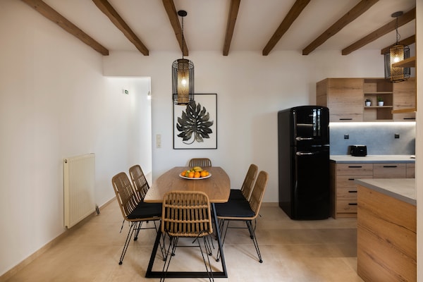 Foto van Luxe vakantiehuis in Nea Magnisia - Vakantiehuis in Nea Magnisia - DiningRoom