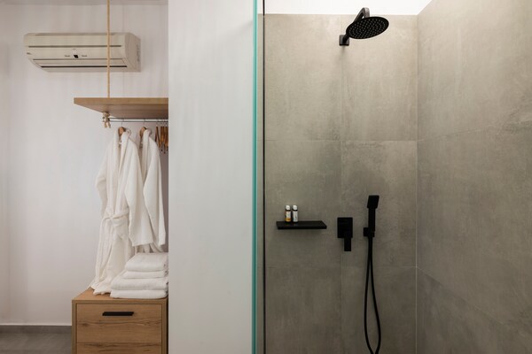 Foto van Luxe vakantiehuis in Nea Magnisia - Vakantiehuis in Nea Magnisia - BathRoom