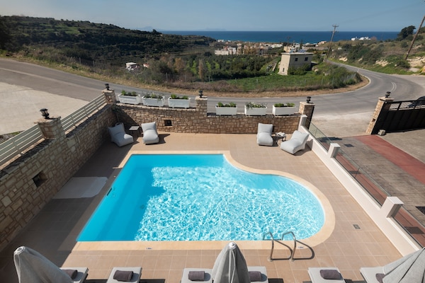 Foto van Luxe vakantiehuis in Nea Magnisia - Vakantiehuis in Nea Magnisia - PoolOfHouse
