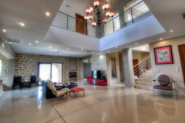 Foto van Elegante landelijke villa met zwembadretraite - Vakantiehuis in Rethymno - LivingRoom