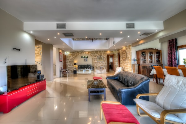 Foto van Elegante landelijke villa met zwembadretraite - Vakantiehuis in Rethymno - LivingRoom