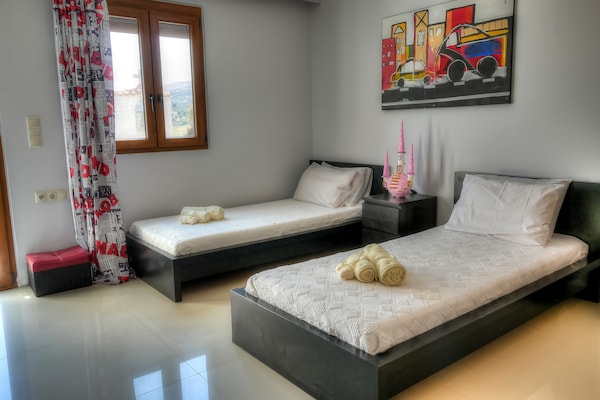 Foto van Elegante landelijke villa met zwembadretraite - Vakantiehuis in Rethymno - BedRoom