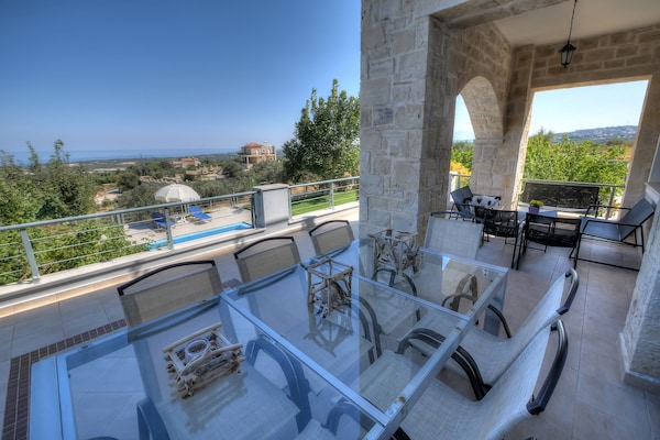 Foto van Elegante landelijke villa met zwembadretraite - Vakantiehuis in Rethymno - TerraceBalcony
