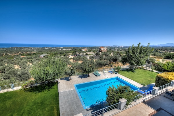Foto van Elegante landelijke villa met zwembadretraite - Vakantiehuis in Rethymno - PoolOfHouse