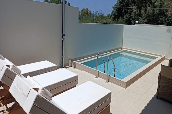 Foto van Vakantiehuis in gezinsvriendelijke buurt - Vakantiehuis in Adelianos Kampos - PoolOfHouse