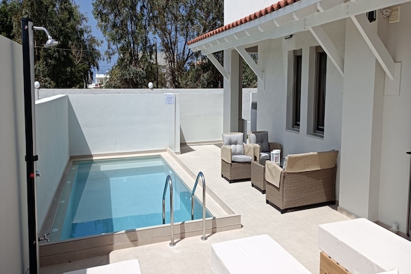Foto van Vakantiehuis in gezinsvriendelijke buurt - Vakantiehuis in Adelianos Kampos - PoolOfHouse