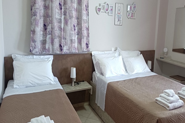 Foto van Vakantiehuis in gezinsvriendelijke buurt - Vakantiehuis in Adelianos Kampos - BedRoom