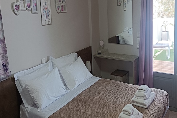 Foto van Vakantiehuis in gezinsvriendelijke buurt - Vakantiehuis in Adelianos Kampos - BedRoom