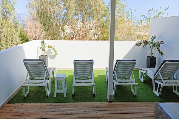 Foto van Vakantiehuis in gezinsvriendelijke buurt - Vakantiehuis in Adelianos Kampos - Outdoor