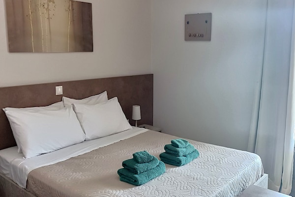 Foto van Vakantiehuis in gezinsvriendelijke buurt - Vakantiehuis in Adelianos Kampos - BedRoom