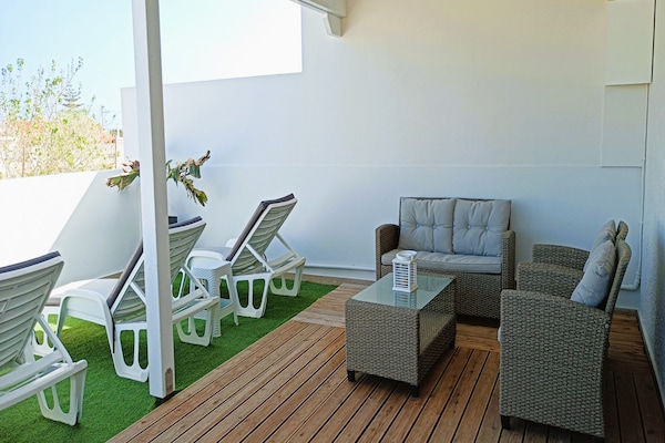 Foto van Vakantiehuis in gezinsvriendelijke buurt - Vakantiehuis in Adelianos Kampos - TerraceBalcony