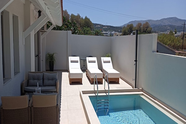 Foto van Vakantiehuis in gezinsvriendelijke buurt - Vakantiehuis in Adelianos Kampos - PoolOfHouse