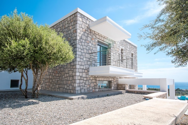 Foto van Villa in Rhodos bij Ladiko Baai - Vakantiehuis in Kalythies - ExteriorSummer