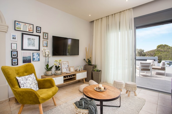Foto van Villa met privézwembad in Kalithies - Vakantiehuis in Faliraki - LivingRoom