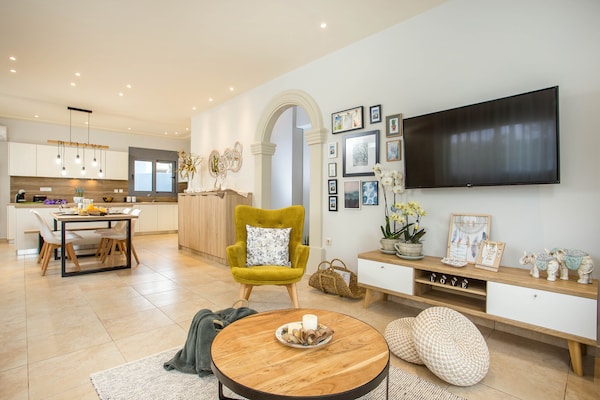 Foto van Villa met privézwembad in Kalithies - Vakantiehuis in Faliraki - LivingRoom