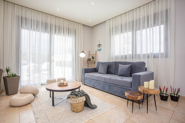 Foto van Villa met privézwembad in Kalithies - Vakantiehuis in Faliraki - LivingRoom