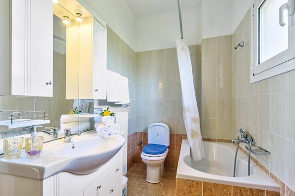 Foto van Vakantiehuis, Marathokefala bij Kolimbari - Vakantiehuis in Marathokefala - BathRoom