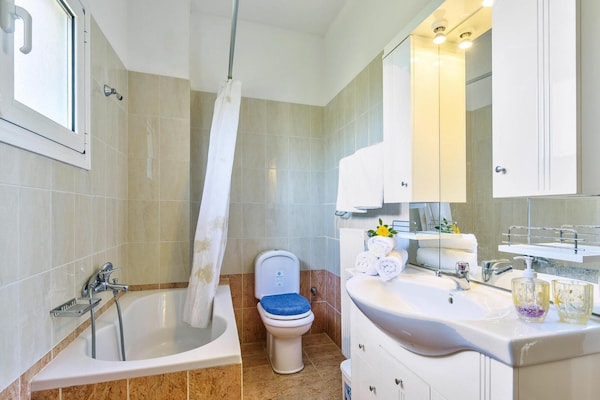Foto van Vakantiehuis, Marathokefala bij Kolimbari - Vakantiehuis in Marathokefala - BathRoom